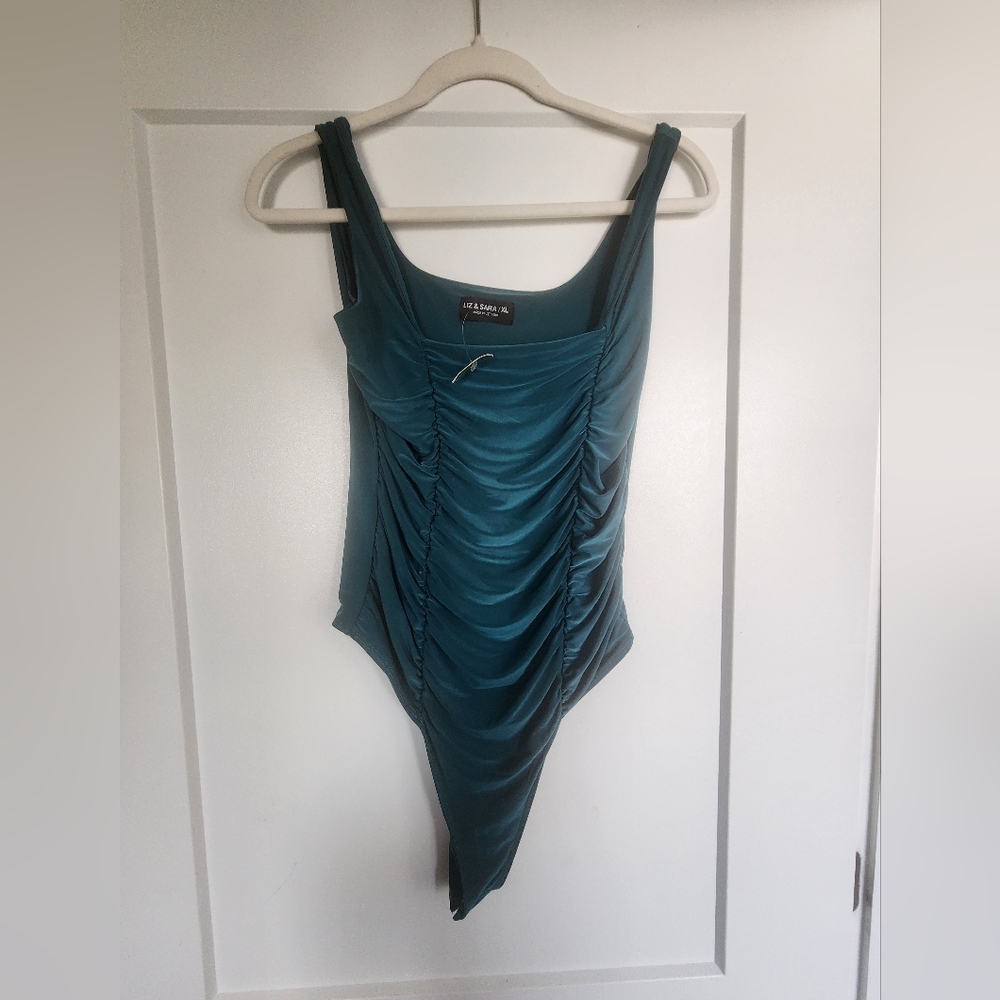 Liz & Sara bodysuit xl runs small